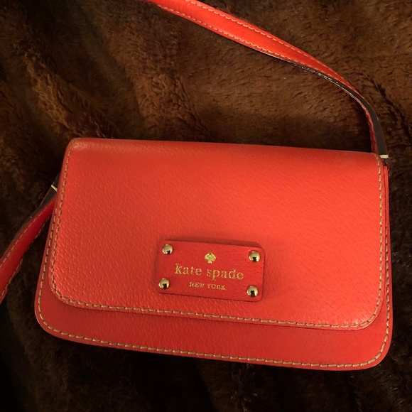 kate spade Handbags - EUC Kate Spade Small Crossbody Bag